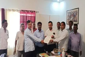 अयोध्या: विभिन्न मांगों को लेकर माध्यमिक शिक्षणेत्तर संघ ने डीआईओएस सौंपा ज्ञापन