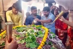 वाराणसी: सिद्धपीठ जागेश्वर महादेव का हरियाली श्रृंगार, दरबार में श्रद्धालुओं की लगी कतार
