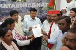 बहराइच: जिले को सूखाग्रस्त घोषित करे सरकार, सपाइयों ने राज्यपाल को भेजा ज्ञापन