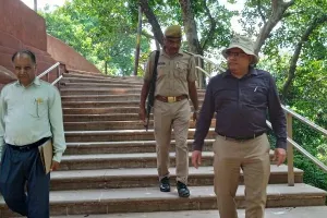 मंडलायुक्त ने किया अयोध्या का भ्रमण- मणिपर्वत की सीढ़ियों की मरम्मत का दिया निर्देश