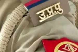 बिजनौर: हेलमेट नहीं लगाकर स्कूली बस चलाने का चालान कोर्ट में फंसा, दरोगा तलब