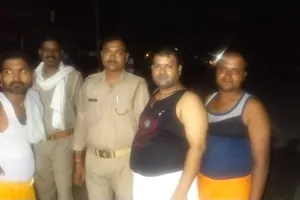 बहराइच : घर लौट रहे किराना व्यापारी को पीटकर लूटी 19 हजार की नकदी, अज्ञात वर्दीधारियों पर लगा आरोप