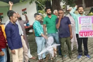 हल्द्वानी: उत्तर प्रदेश और राजस्थान में दलित छात्रों की मौत पर फूटा गुस्सा, जातिवादी मानसिकता का पुतला फूंका