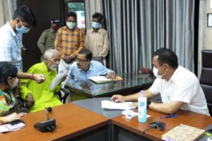 हल्द्वानी: जिलाधिकारी के जनता दरबार में पहुंचे फरियादी, बोले- पहले भी की थी शिकायत अब तक नहीं हुआ समाधान