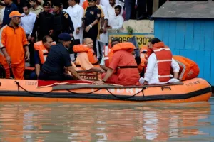 वाराणसी: सीएम योगी ने लिया बाढ़ राहत कार्यों का जायजा, अधिकारियों को दिए निर्देश