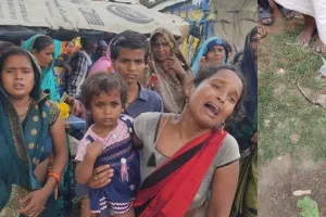 बहराइच: किशोरी को काटने के बाद पैर से लिपट गया करैत सांप, मौत