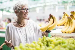 अगर आपको भी ब्लड प्रेशर लो और शरीर में ऊर्जा की कमी होने की रहती है समस्या, तो केला करें सेवन