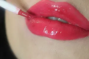 इन घरेलू उपाय से दूर करें लिप्स का कालापन, गुलाबी दिखेंगे होठ