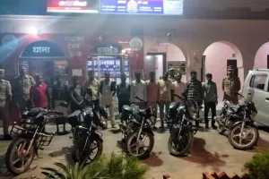 रायबरेली: जुए के अड्डे पर पुलिस का छापा, एक दर्जन जुआरी गिरफ्तार