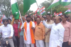 बाराबंकी: तिरंगा यात्रा निकाल कर भरा युवाओं में जोश, देश भक्ति गीतों व गगन भेदी नारों से उठी गूंज