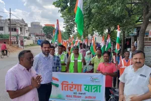 अयोध्या: सड़कों पर भारत माता के जयकारे लगाते हुए देवकाली में निकाली तिरंगा यात्रा