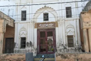 अयोध्या में नरसिंह मंदिर के सामने भोर में हुए दो धमाके, मचा हड़कंप