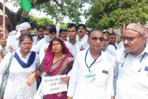 आजमगढ़ : महंगाई को लेकर कांग्रेस कार्यकर्ताओं का प्रदर्शन