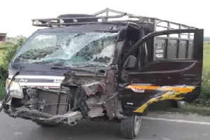 बलिया : मकान में घुसी पिकअप, ड्राइवर समेत दो जख्मी…जानें पूरा मामला