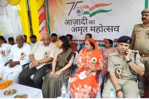 बलिया : डीएम ने 15 स्वतंत्रता सेनानी परिवार को किया सम्मानित