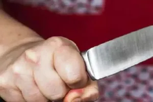 लखनऊ : चोरी का इल्जाम लगाने पर बुजुर्ग महिला को चाकू मारा