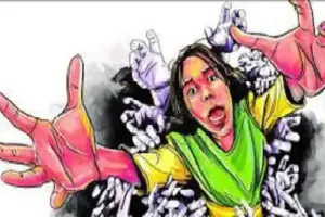 लखनऊ : लाखों की रकम हड़पने के बाद बिल्डर्स ने मां-बेटी से की छेड़खानी