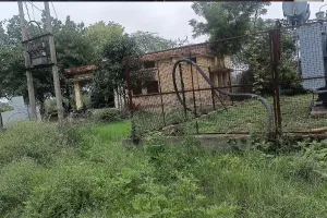 अयोध्या: शौचालय विहीन विद्युत उपकेंद्र रसूलाबाद, कर्मी खुले में जाने को मजबूर