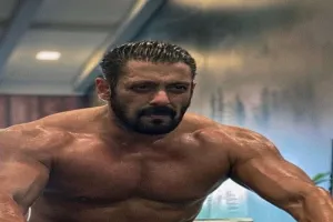 सलमान खान ने शेयर की एब्स फ्लॉन्ट करते हुए शर्टलेस फोटो, बॉडी देख फैंस के उड़े होश