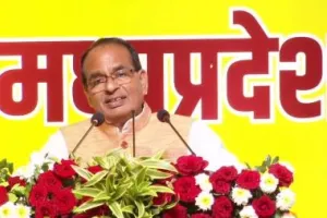 CM शिवराज सिंह का तंज, कहा- ‘देख रहा है बिनोद’, ये कांग्रेसी अब तिरंगे पर भी राजनीति कर रहे