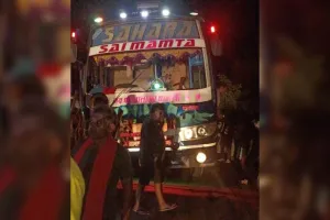 बाराबंकी में बड़ा सड़क हादसा: ट्रक ने खड़ी बस को मारी टक्कर, चार लोगों की मौत