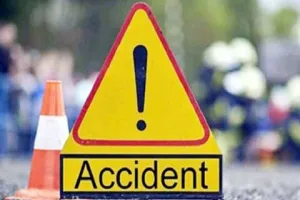 कौशांबी: टैंकर की टक्कर से श्रद्धालुओं से भरी ट्राली पलटी, 20 लोग घायल