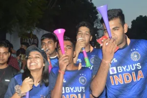 Road Safety World Series: ग्रीनपार्क की जमीन पर उतरे क्रिकेट के सितारे, सचिन 16 तो नमन 21 पर आउट