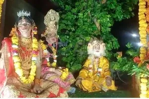 मथुरा: दूल्हा बने मर्यादा पुरूषोत्तम भगवान श्रीराम, चारों भाइयों को देखने उमड़ा जनसैलाब