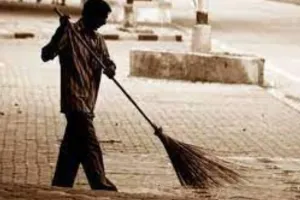 पीलीभीत: डीएम के तबादला से लटक गई सफाई कर्मियों की मूल स्थानों पर तैनाती