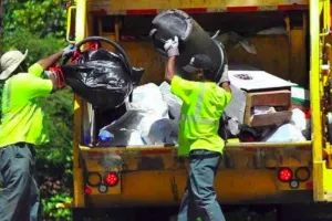 बरेली: कूड़ा संग्रह कर रुपये वसूले, जनसूचना कोष में जमा होना बताया, गोपाल धाम कालोनी में डोर टू डोर कूड़ा संग्रह करके पैसा वसूला