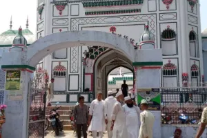 पीलीभीत: आत्मदाह की चेतावनी पर अलर्ट, 12वीं शरीफ जुलूस का मुद्दा गरमाया