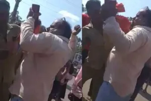 बरेली: स्टेशन इंचार्ज ने रोडवेज चालक को बीच सड़क पर पीटा, वीडियो वायरल