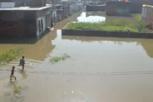 बरेली: बिन बारिश डूबा बाकरगंज, लोगों को हो रही घरों से निकलने में दिक्कत