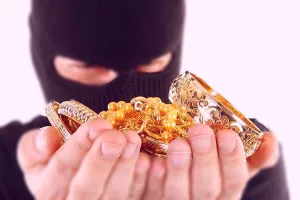 कानपुर: बिल्हौर में चोरों का आतंक, एक ही रात में पांच घरों में बोला धावा, नकदी-जेवर समेत सात लाख की चोरी