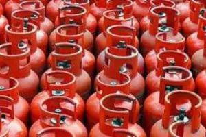 LPG cylinder price: सस्ता हुआ एलपीजी सिलेंडर, जानिए आपके शहर में क्या है रेट