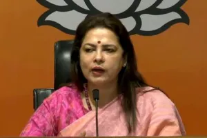 दुर्गा पूजा पर रोक लगाने वाली पश्चिम बंगाल सरकार यूनेस्को के सम्मान का श्रेय ले रही है: मीनाक्षी लेखी