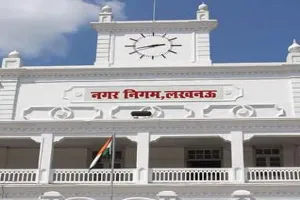 लखनऊ: नगर निगम की लापरवाही से लोग हलकान, हाउस टैक्स जमा करने में कर्मचारी पर लगा ज्यादा पैसा लेने का आरोप