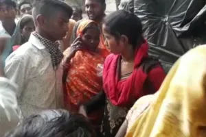 हरदोई: कोर्ट मैरिज के इरादे से कचहरी पहुंचे नाबालिग प्रेमी-प्रेमिका, परिजनों ने किया हंगामा