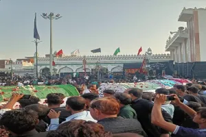 अयोध्या: कर्बला के 72 शहीदों का ताबूत देख बरस पड़ी आंखें