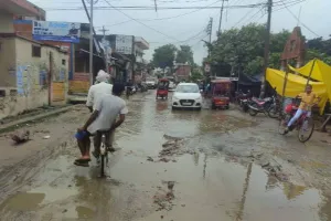 अयोध्या: बारिश के चलते जगह-जगह हुआ जलभराव, खुली एडीए के विकास की पोल