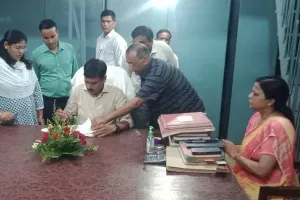 हरदोई: नवागत जिलाधिकारी एमपी सिंह ने संभाला कार्यभार