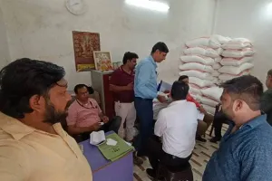 बहराइच: सेल टैक्स कमिश्नर की छापेमारी से व्यापारियों में मचा हड़कंप