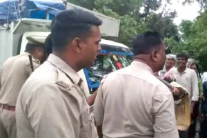 दुर्गेश हत्याकांड: पुलिस कार्यशैली से नाराज बरौनिया गांव के लोगों ने किया हाईवे जाम, प्रशासन के फूले हाथ-पांव