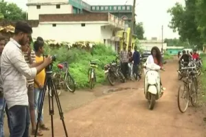 OMG! इस गांव के हर घर में है एक यूट्यूबर, छापते हैं मोटा पैसा