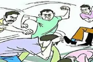 स्कूल में वीडियो बनाने पर मीडियाकर्मियों को बनाया बंधक, शिक्षकों ने कैमरे भी तोड़े, जमकर हाथापाई