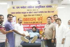 लखनऊ: PM Modi के जन्म दिवस सप्ताह के तहत व्यापारियों ने किया रक्तदान