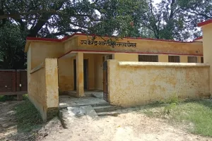 अयोध्या: उप स्वास्थ्य केंद्र शांतिपुर को ही है इलाज की जरूरत, भवन पूरी तरह हुआ जर्जर