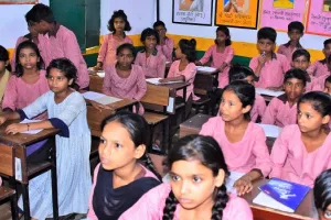 मुरादाबाद : यूनिफार्म खरीदने को नहीं मिले पैसे, फोटो अपलोड कराने का आदेश…पशोपेश में पड़े प्रधानाध्यापक-शिक्षक