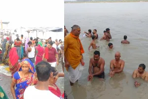 रायबरेली: गंगा तट पर उमड़ी भीड़, श्राद्ध और तर्पण करके पितरों को किया जा रहा याद