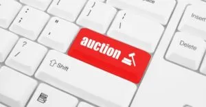 दिनेशपुर: थानों में खड़े वाहनों की नीलामी 1.54 लाख पर छूटी